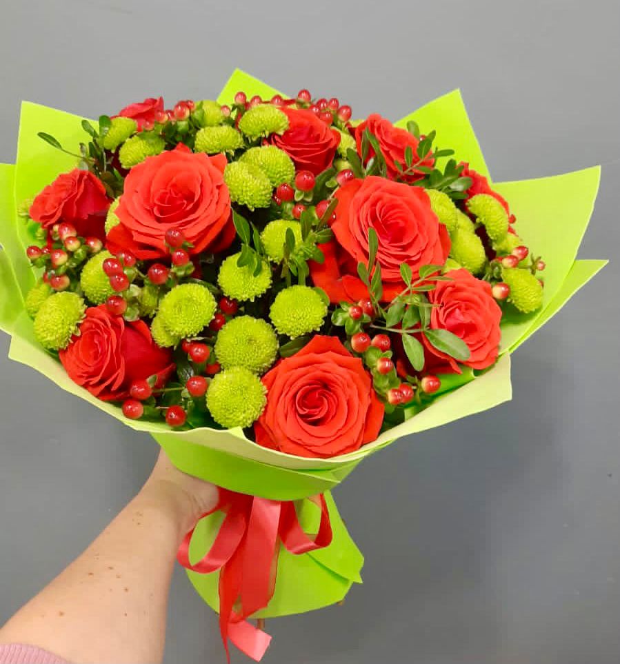 Букет цветов из: Хризантемы и Розы в Молоди