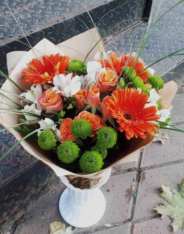 Букет цветов из: Герберы, Хризантемы, Альстромерии и Розы в Молоди