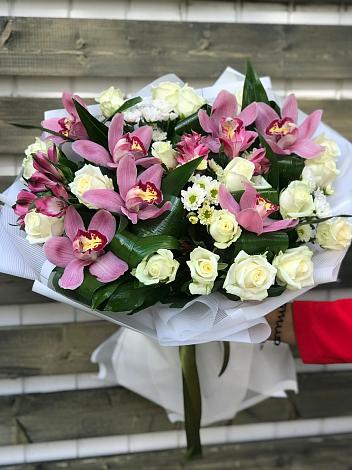Букет цветов из: Розы и Хризантемы в Молоди