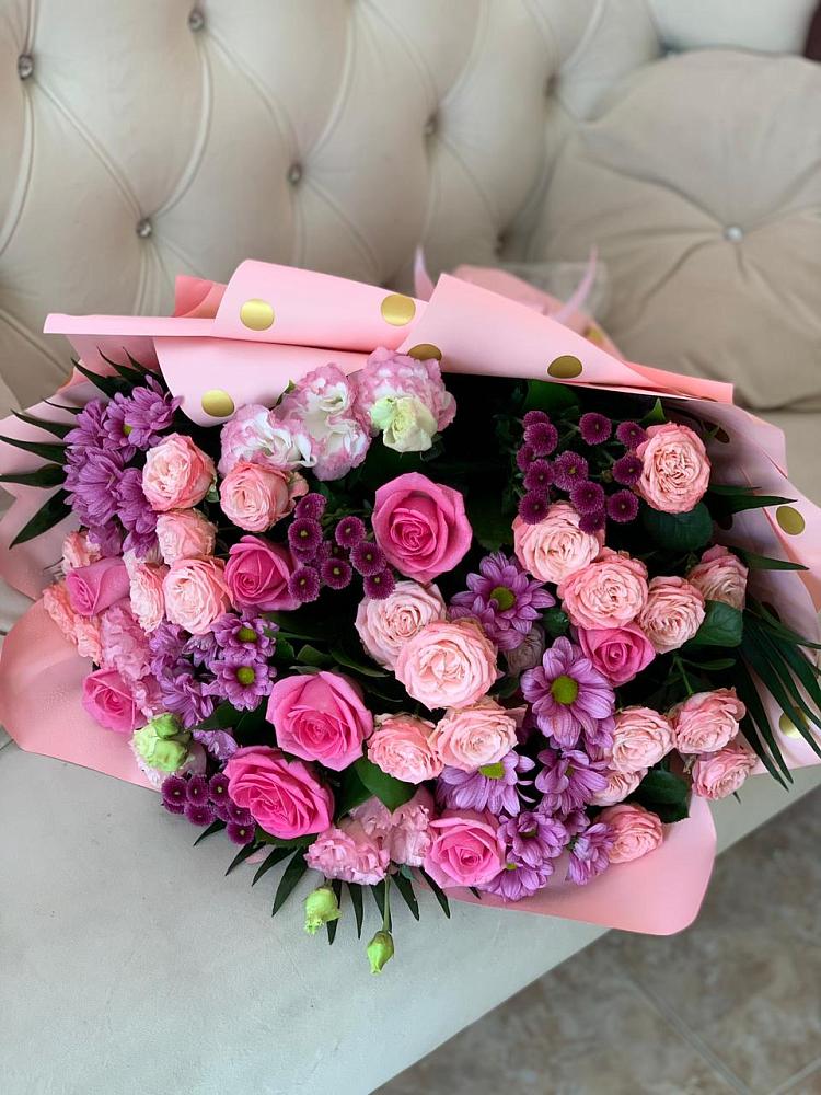 Букет цветов из: Хризантемы, Розы и Лизиантусы в Молоди