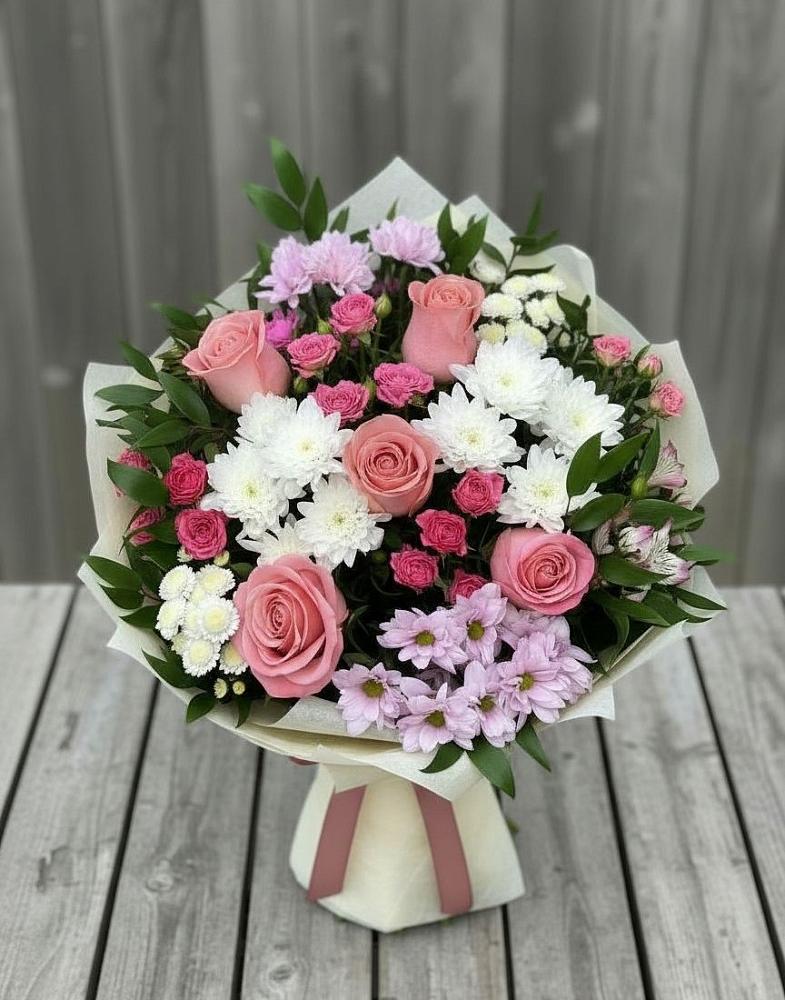 Букет цветов из: Альстромерии, Гвоздики, Розы и Хризантемы в Молоди