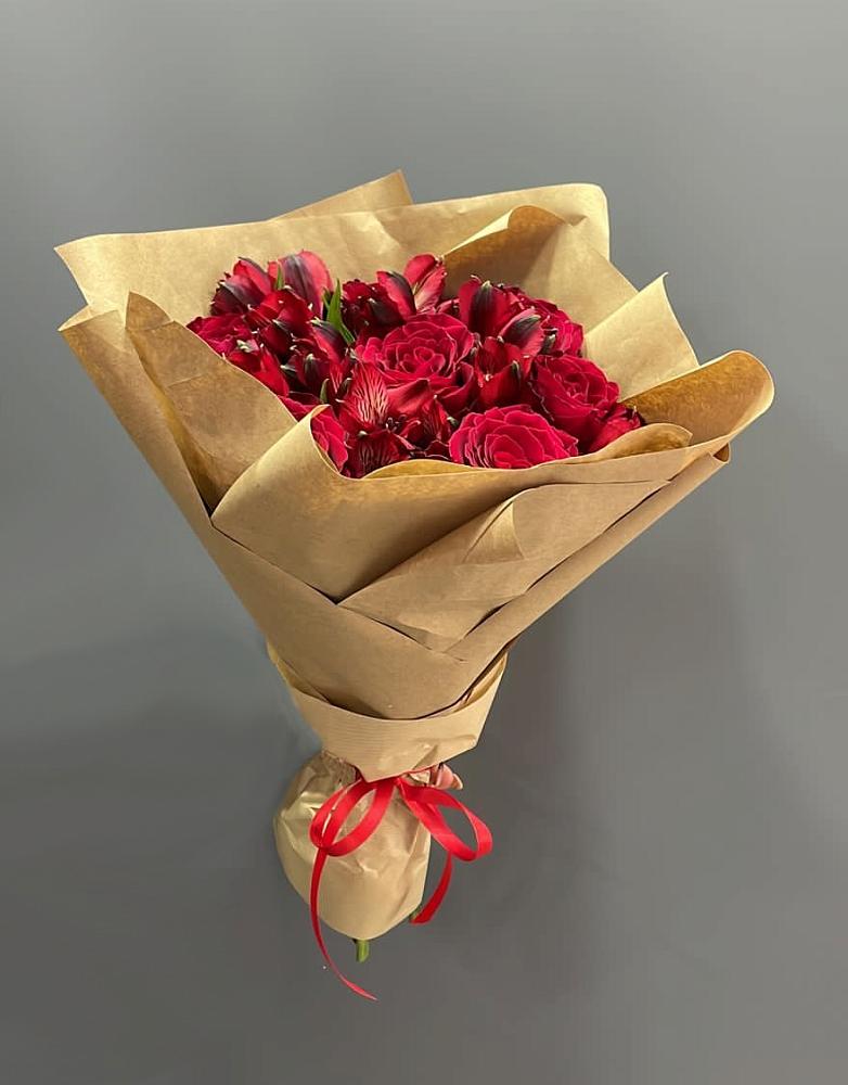 Букет цветов из: Альстромерии и Розы в Молоди