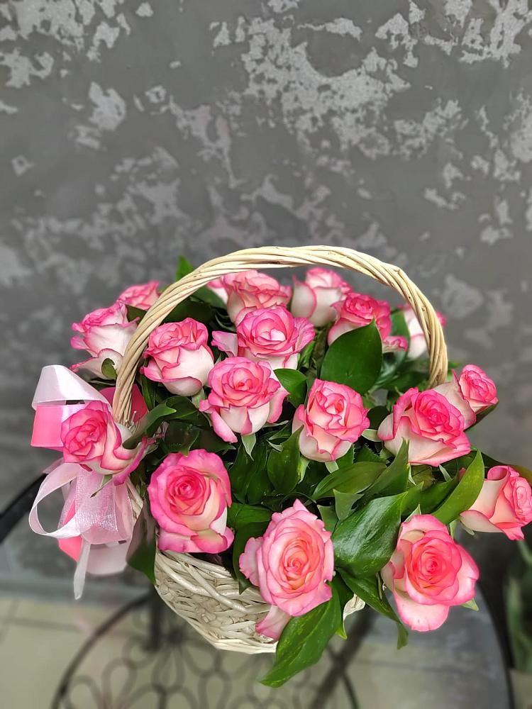 Цветочная композиция из Розы в корзине в Молоди