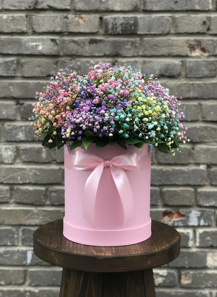 Цветочная композиция из Гипсофила и Розы в шляпной коробке в Молоди
