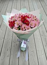 Букет цветов из:  Альстромерии в Молоди