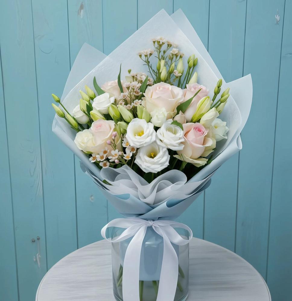 Букет цветов из: Розы и Лизиантусы в Молоди