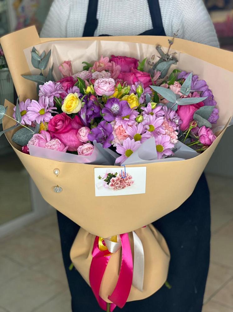 Букет цветов из: Хризантемы, Гвоздики и Альстромерии в Молоди