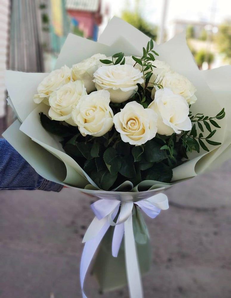 Букет Белые розы Проуд в Молоди