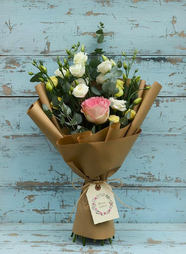 Букет цветов из: Розы и Лизиантусы в Молоди