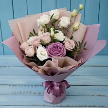 Букет цветов из:  Розы и Лизиантусы в Молоди
