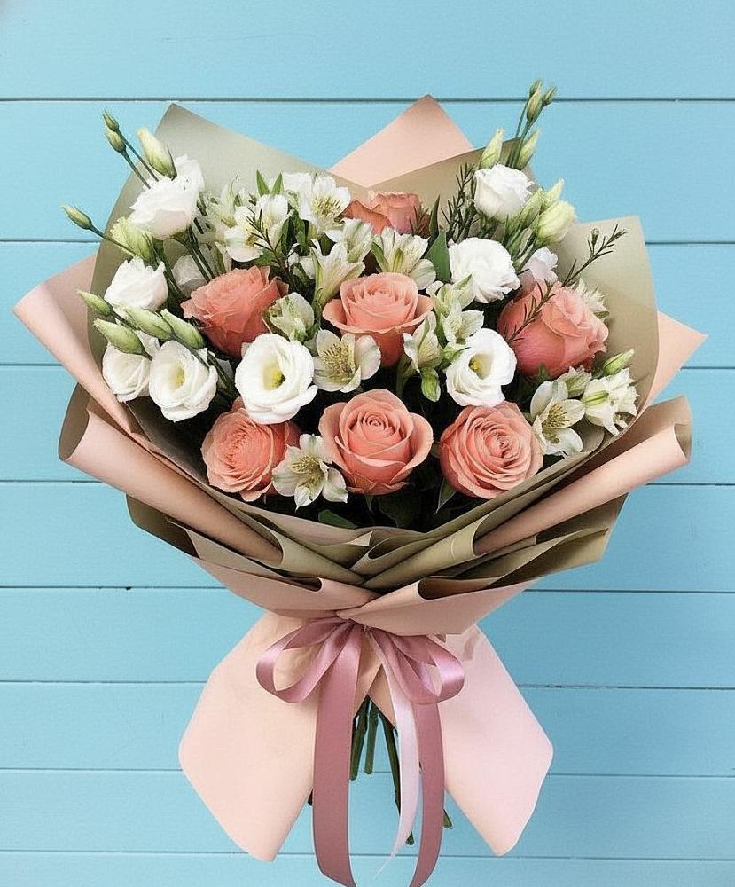 Букет цветов из: Розы, Альстромерии и Лизиантусы в Молоди
