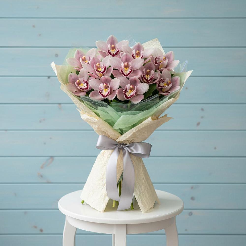 Букет цветов из: Орхидеи и Розы в Молоди