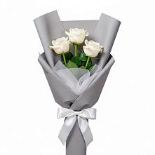 Букет 3 белые розы в Молоди
