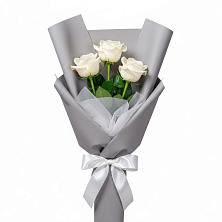 Букет 3 белые розы в Молоди
