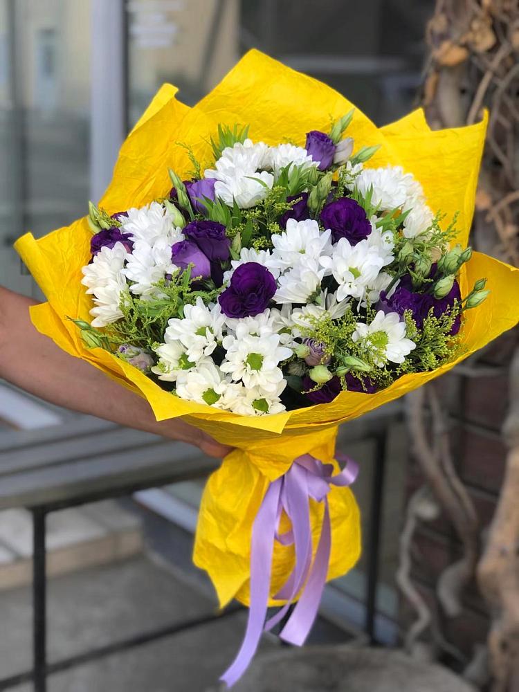 Букет цветов из: Ирисы, Хризантемы и Ромашки в Молоди