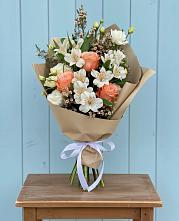 Букет цветов из:  Альстромерии, Лизиантусы, Розы и Хризантемы в Молоди