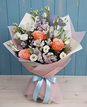 Букет цветов из:  Лизиантусы, Розы, Альстромерии и Гипсофила в Молоди