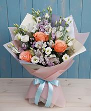 Букет цветов из:  Лизиантусы, Розы, Альстромерии и Гипсофила в Молоди