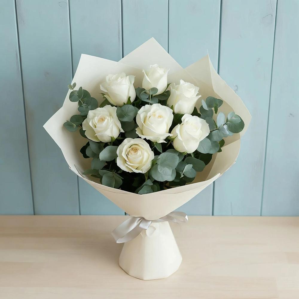 Букет Белые розы в Эвкалипте в Молоди
