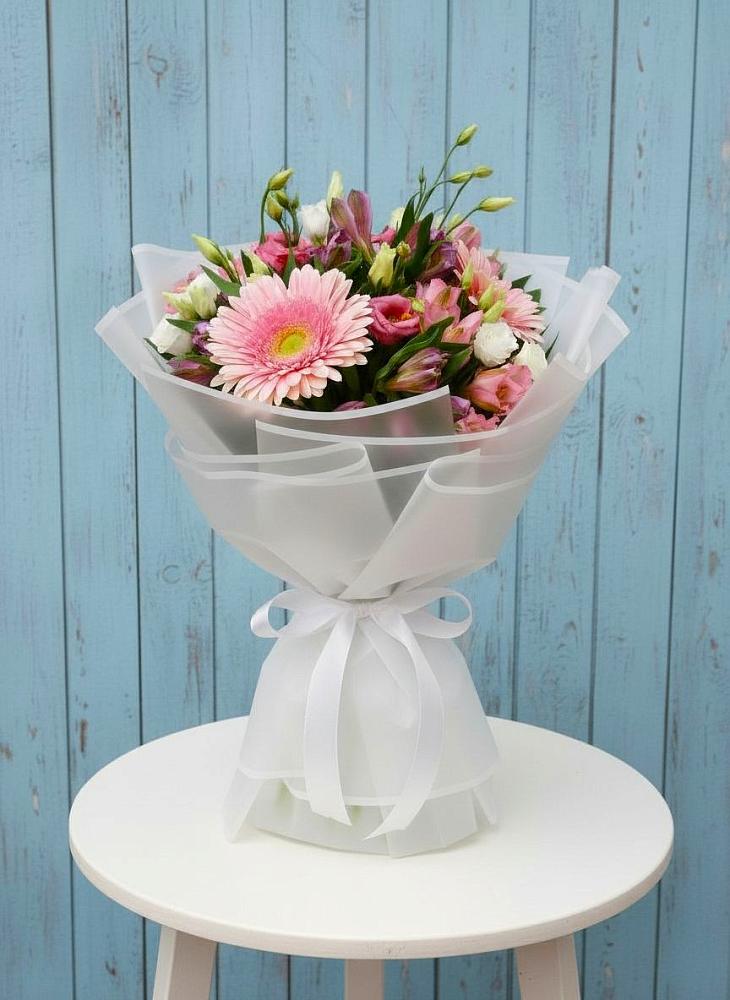 Букет цветов из: Герберы, Альстромерии и Лизиантусы в Молоди