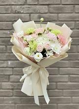Букет цветов из:  Гвоздики, Розы, Лизиантусы и Хризантемы в Молоди