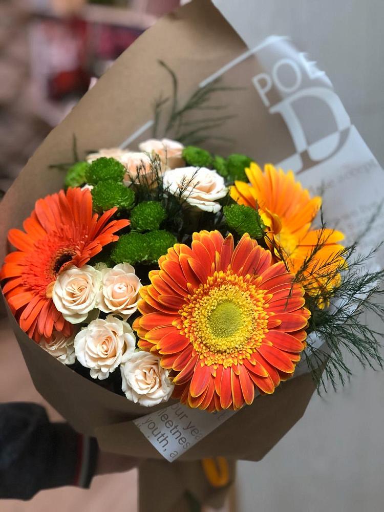 Букет цветов из: Герберы, Хризантемы и Розы в Молоди