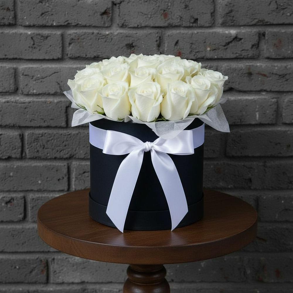 Цветочная композиция из Розы в шляпной коробке в Молоди