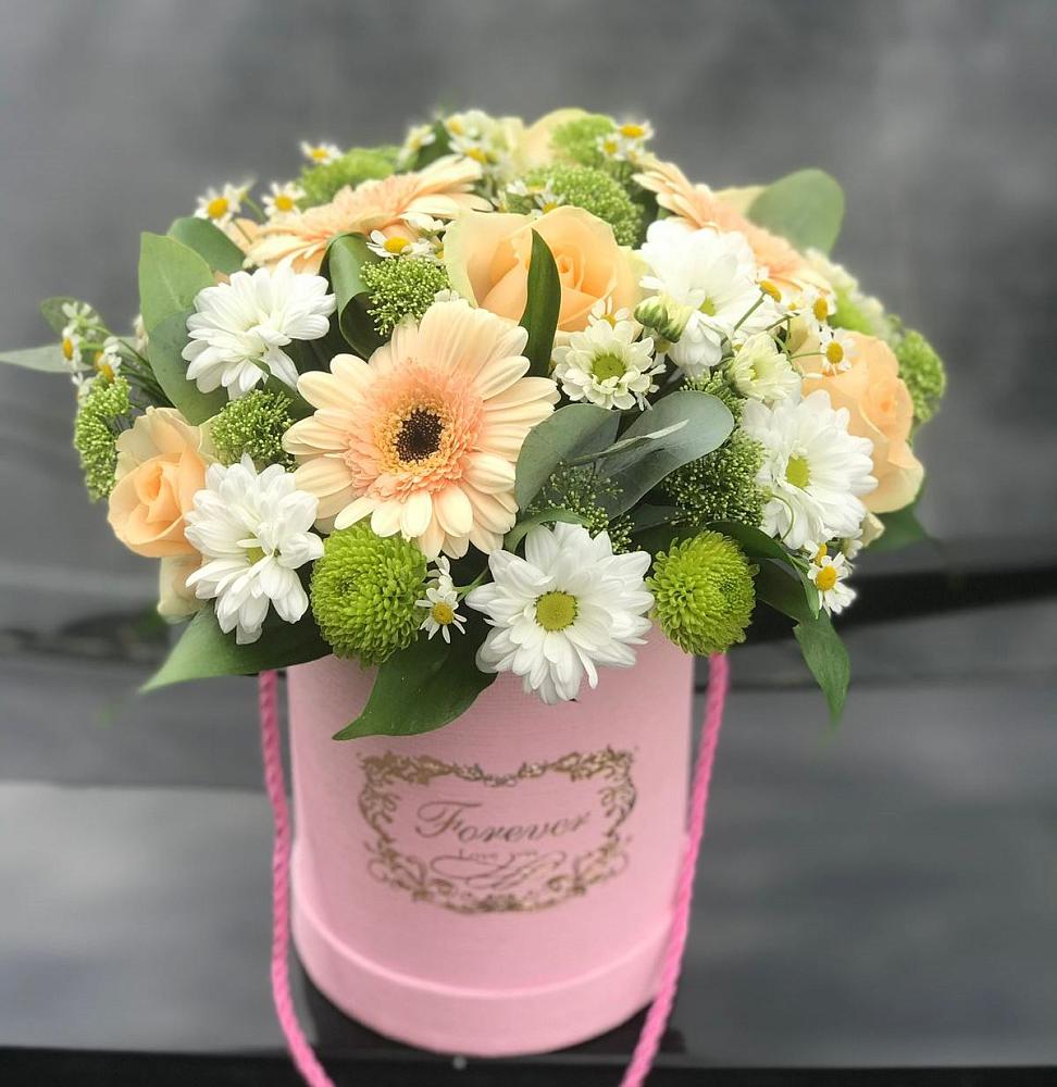 Цветочная композиция из Розы, Герберы и Хризантемы в шляпной коробке в Молоди