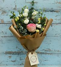 Букет цветов из:  Розы и Лизиантусы в Молоди