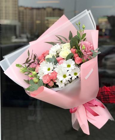 Букет цветов из: Розы, Лизиантусы и Хризантемы в Молоди