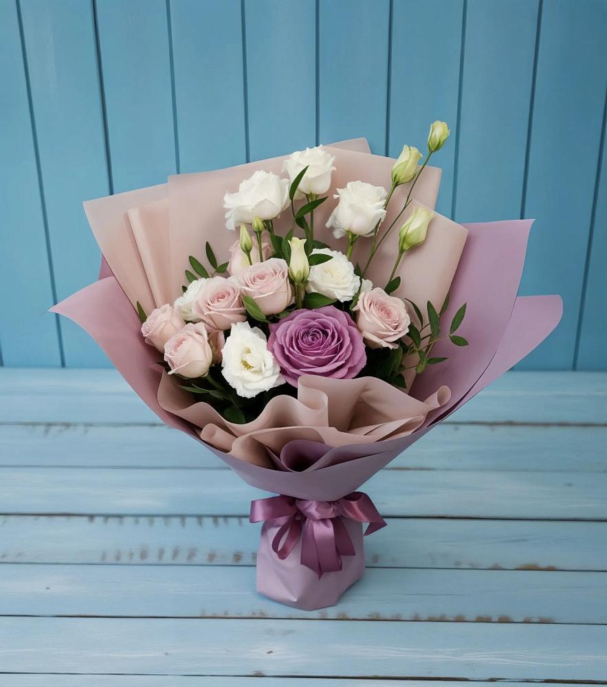 Букет цветов из: Розы и Лизиантусы в Молоди
